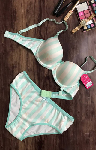 ست شورت و سوتین اسفنجی طرح ونا